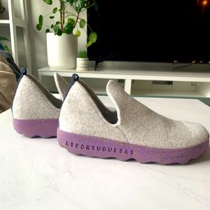 Asportuguesas cream and purple shoes. Size 38. (7.5) amazing condition.